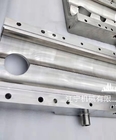 Desgaste y barriles que parten gemelos resistentes a la corrosión del extrusor de tornillo con el sistema de enfriamiento